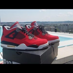 Jordan Retro 4 Red & Black.
